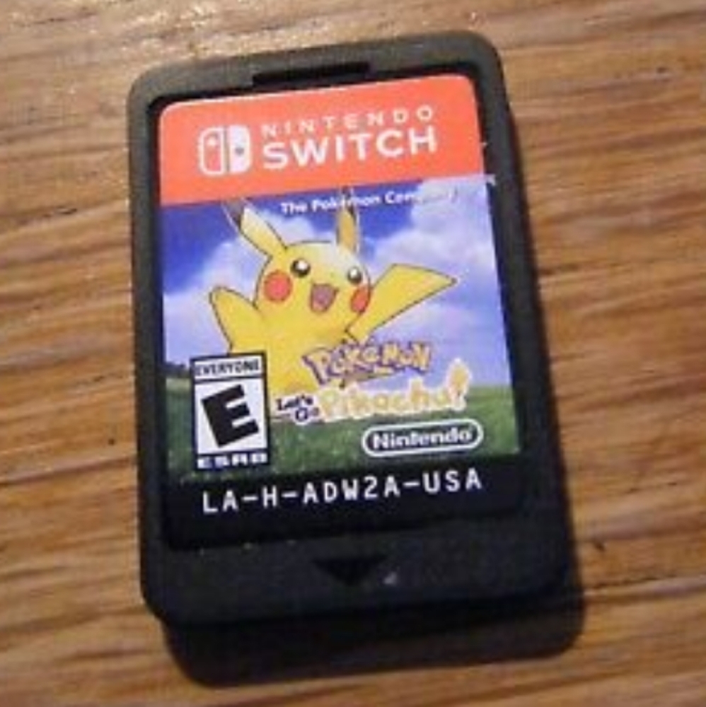 Nintendo Switch Pokemon Let's Go Pikachu